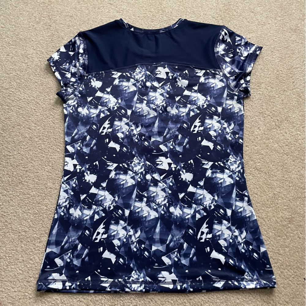 ⏫ Patterned Workout Shirt - Picture 3 of 3
